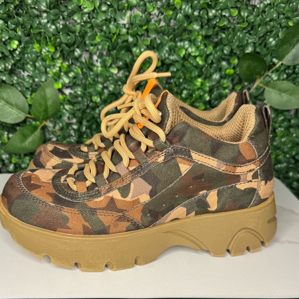 Steve Madden Camouflage Sneakers with Orange Accent - Picture 4 of 11